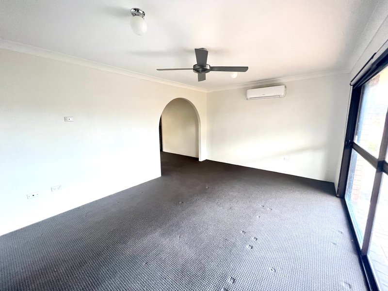 Photo - 69 Surfers Avenue, Mermaid Waters QLD 4218 - Image 4