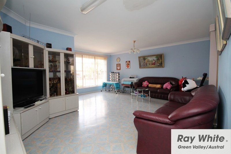 Photo - 69 Swan Circuit, Green Valley NSW 2168 - Image 3