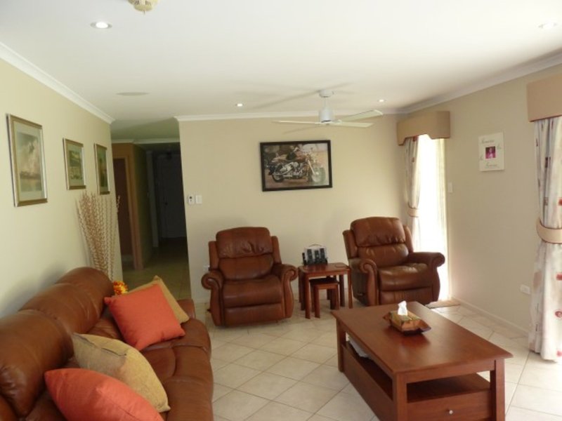 Photo - 69 Wellington Crescent, Wondunna QLD 4655 - Image 9