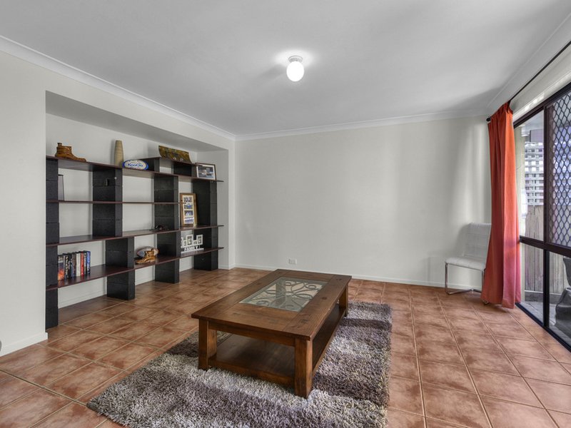 Photo - 69 Wimbledon Circuit, Carseldine QLD 4034 - Image 5