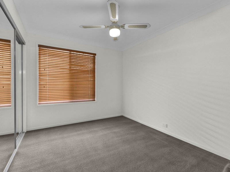 Photo - 69 Wimbledon Circuit, Carseldine QLD 4034 - Image 12