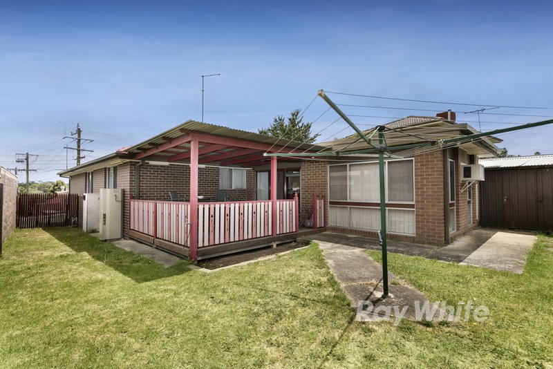 Photo - 69 Winmalee Drive, Glen Waverley VIC 3150 - Image 8