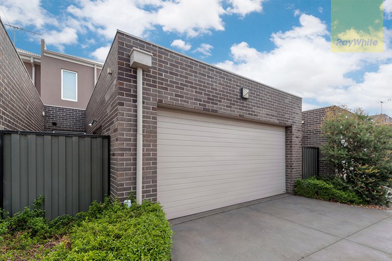 Photo - 6A Centennial Park Drive, Craigieburn VIC 3064 - Image 7