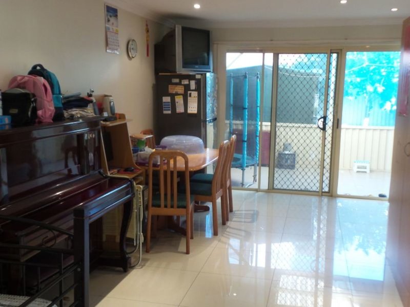 Photo - 6A Foxlow Street, Canley Heights NSW 2166 - Image 5