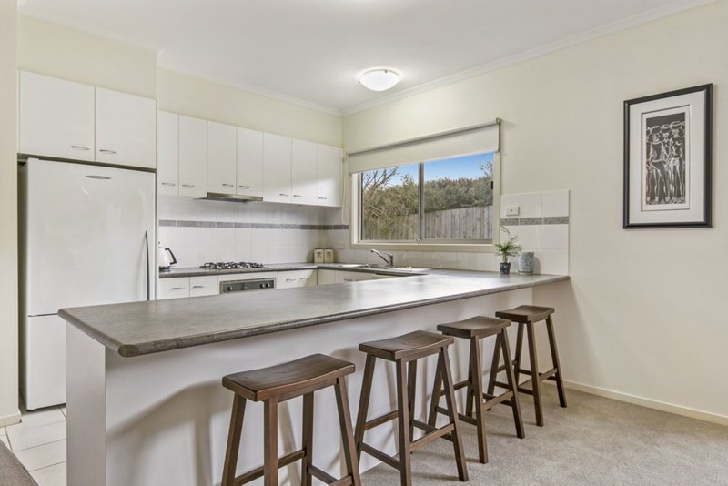 Photo - 6A Heather Grove, Ringwood VIC 3134 - Image 2