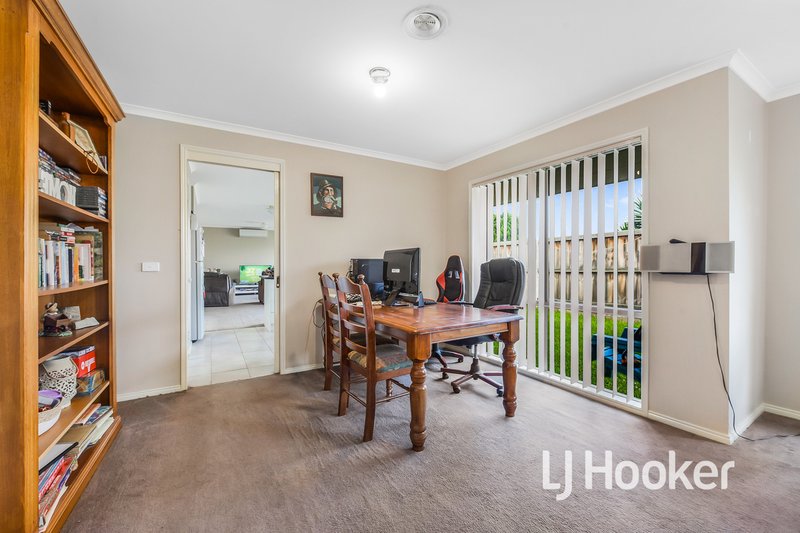 Photo - 6A Jacqueline Place, Pakenham VIC 3810 - Image 3