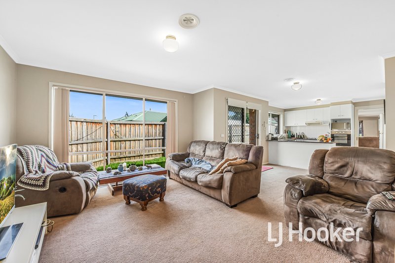 Photo - 6A Jacqueline Place, Pakenham VIC 3810 - Image 5