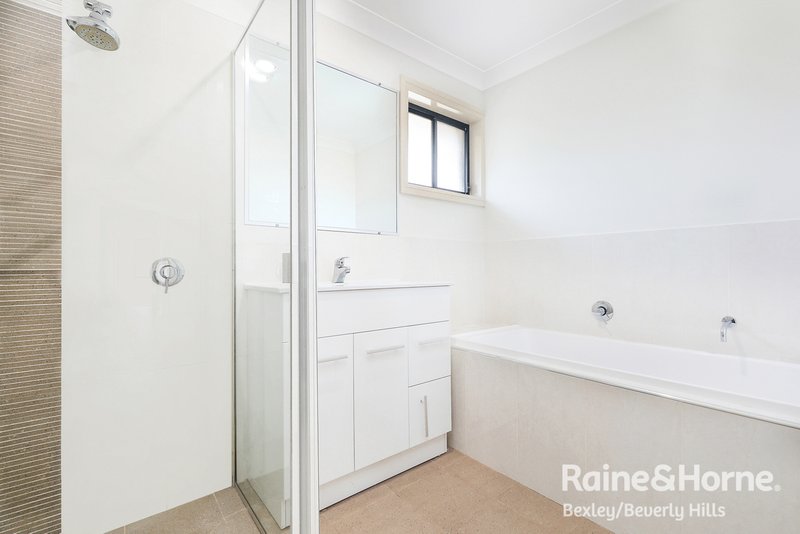 Photo - 6a Mavis Avenue, Peakhurst NSW 2210 - Image 4