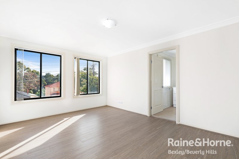 Photo - 6a Mavis Avenue, Peakhurst NSW 2210 - Image 5