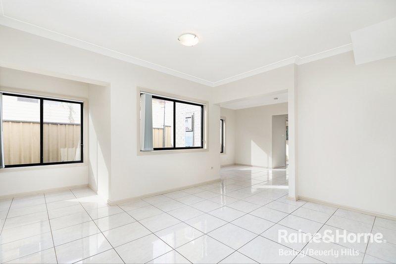 Photo - 6a Mavis Avenue, Peakhurst NSW 2210 - Image 6