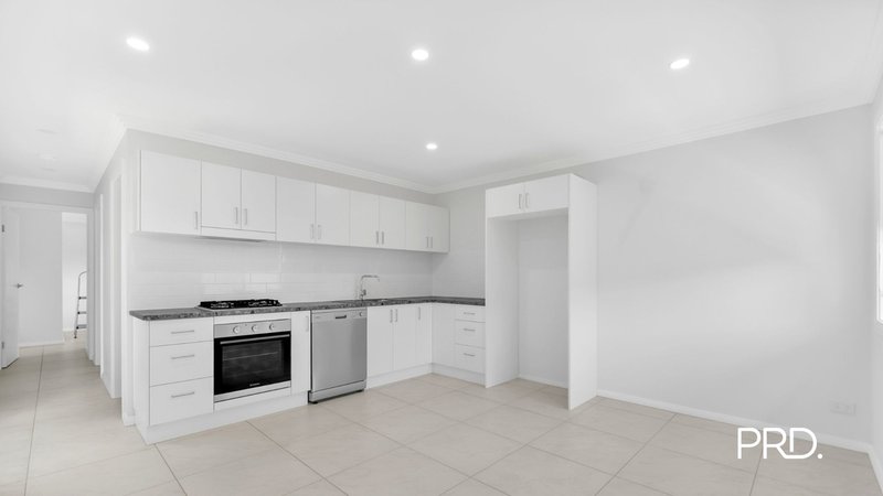 Photo - 6A Oriole Street, Glenmore Park NSW 2745 - Image 5