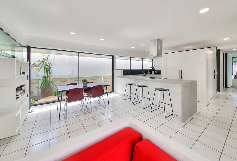 Photo - 6A Redpath Street, Wishart QLD 4122 - Image 3