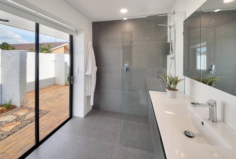 Photo - 6A Redpath Street, Wishart QLD 4122 - Image 5