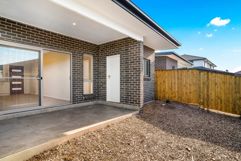 Photo - 6A Samuel Court, Carnes Hill NSW 2171 - Image 8