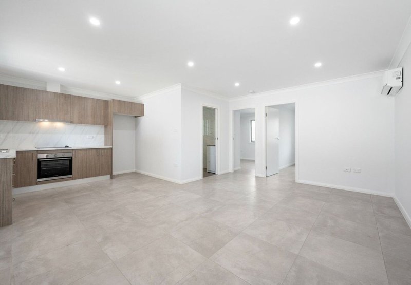 Photo - 6A Toona Place, Bossley Park NSW 2176 - Image 2