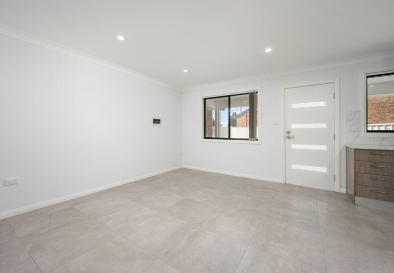 Photo - 6A Toona Place, Bossley Park NSW 2176 - Image 3