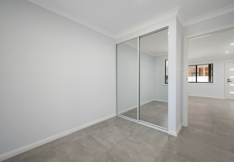 Photo - 6A Toona Place, Bossley Park NSW 2176 - Image 4