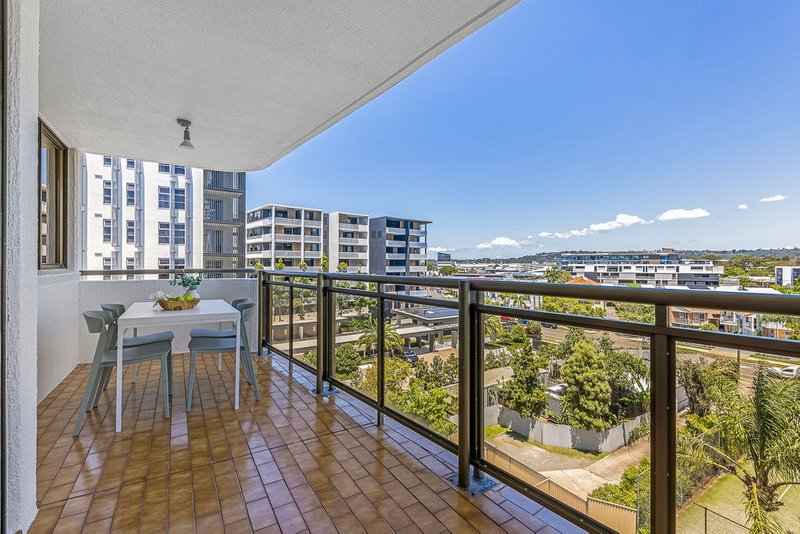 Photo - 6A/120-122 Duporth Avenue, Maroochydore QLD 4558 - Image 15