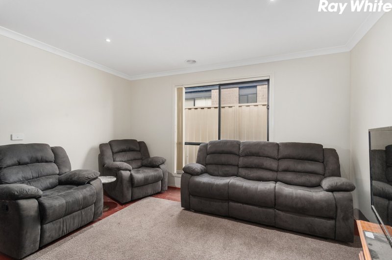 Photo - 6B Lima Place, Pakenham VIC 3810 - Image 4