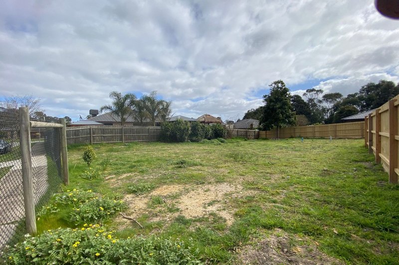 Photo - 6B Olive Rose Grove, Langwarrin VIC 3910 - Image 3