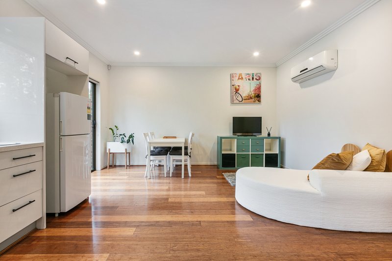 Photo - 6B Oulton Crescent, Reservoir VIC 3073 - Image 2