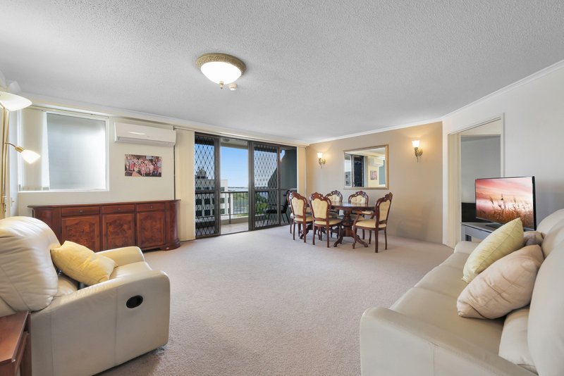 Photo - 6B/10 Marine Parade, Southport QLD 4215 - Image 4