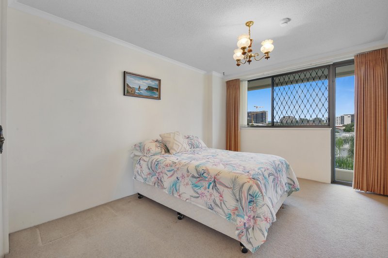 Photo - 6B/10 Marine Parade, Southport QLD 4215 - Image 10