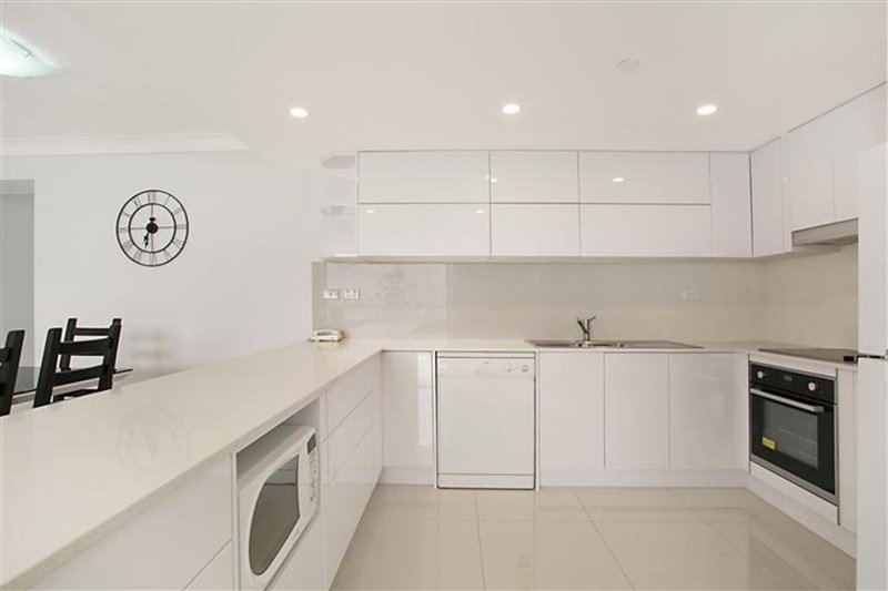 Photo - 6B/5 Clifford Street, Surfers Paradise QLD 4217 - Image 5