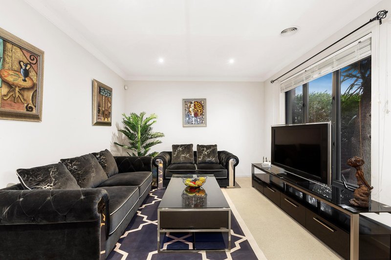 Photo - 6C Brockhoff Drive, Burwood VIC 3125 - Image 2