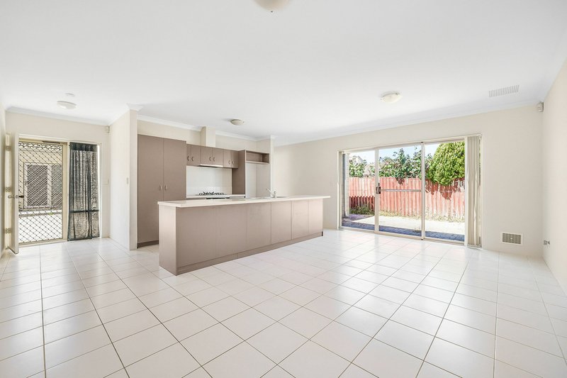 Photo - 6D Messenger Street, Kelmscott WA 6111 - Image 3