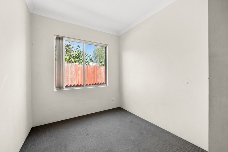 Photo - 6D Messenger Street, Kelmscott WA 6111 - Image 14