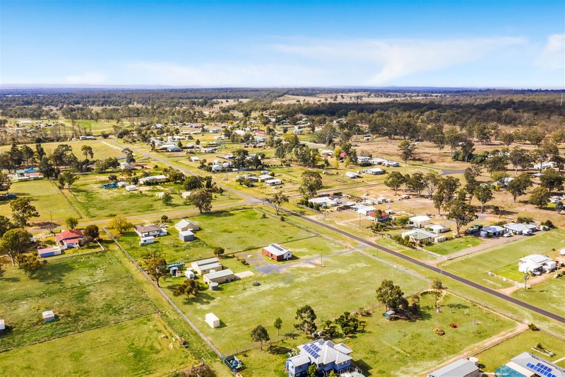 Photo - 7-11 Donald Street, Leyburn QLD 4365 - Image 11