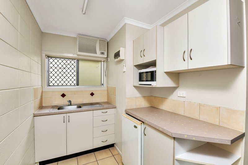 Photo - 7 & 14/249 Sheridan Street, Cairns North QLD 4870 - Image 3