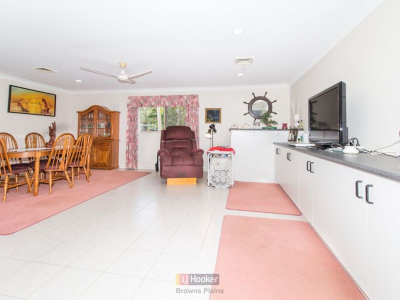 Photo - 7-15 Saxby Court, Park Ridge South QLD 4125 - Image 6