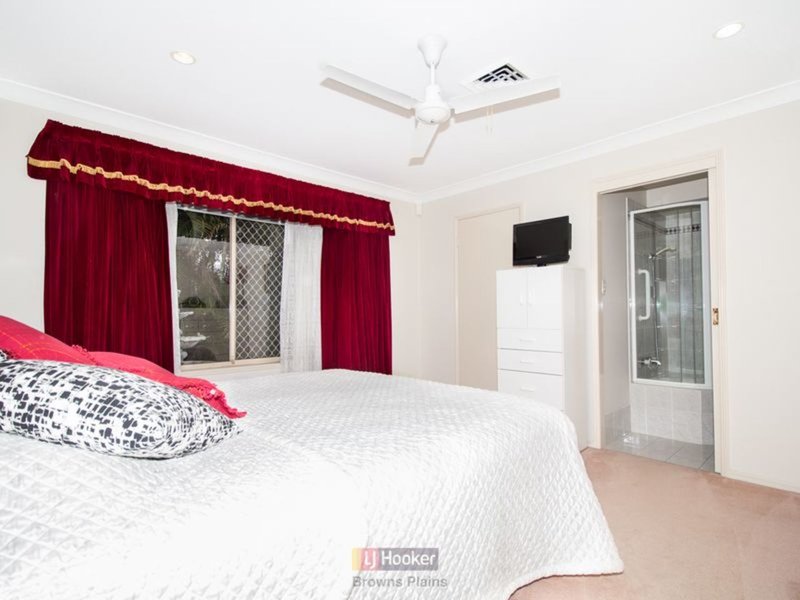 Photo - 7-15 Saxby Court, Park Ridge South QLD 4125 - Image 8