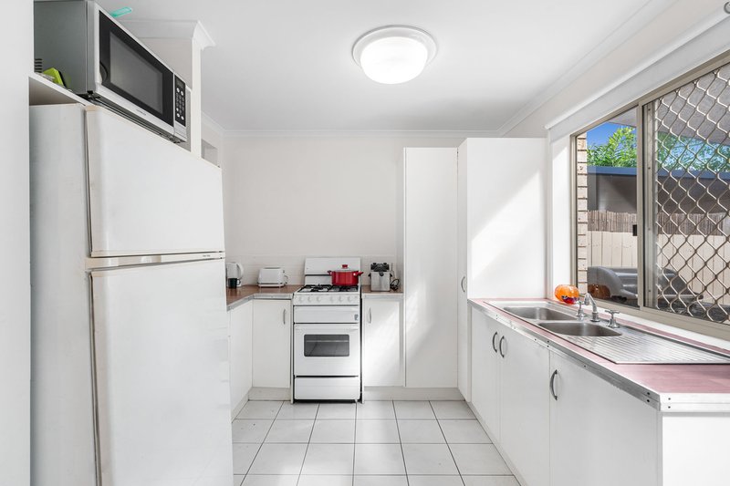 Photo - 7 / 25 Glenora Street, Wynnum QLD 4178 - Image 5