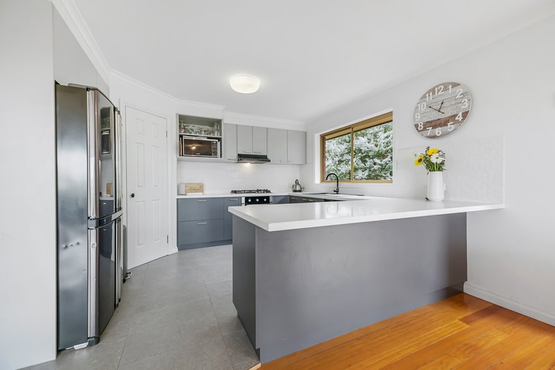 Photo - 7 Abbeydale Court, Berwick VIC 3806 - Image 3