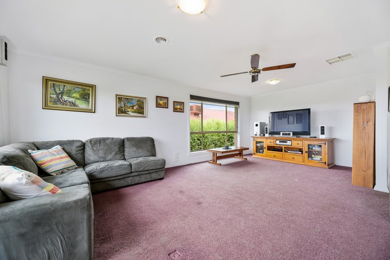 Photo - 7 Abbeydale Court, Berwick VIC 3806 - Image 9