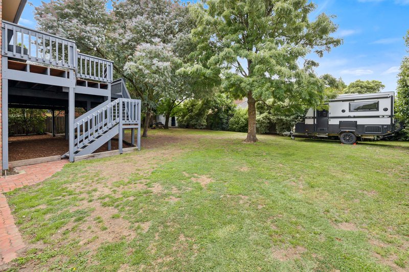 Photo - 7 Abbeydale Court, Berwick VIC 3806 - Image 16