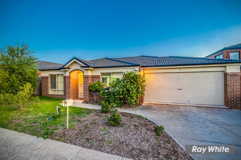 Photo - 7 Abbington Drive, Truganina VIC 3029 - Image 2