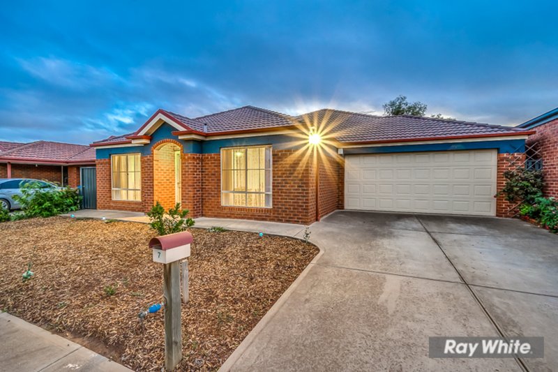 Photo - 7 Aberdeen Way, Tarneit VIC 3029 - Image 3