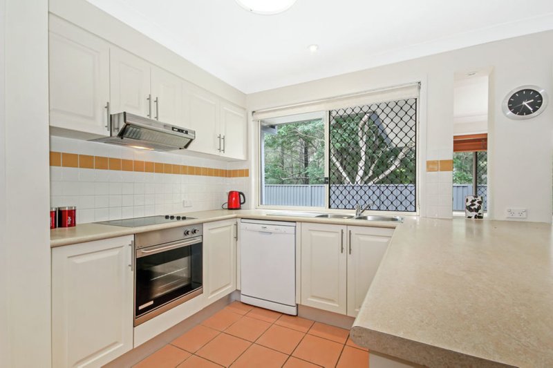 Photo - 7 Accolade Place, Carseldine QLD 4034 - Image 3