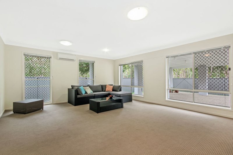 Photo - 7 Accolade Place, Carseldine QLD 4034 - Image 8