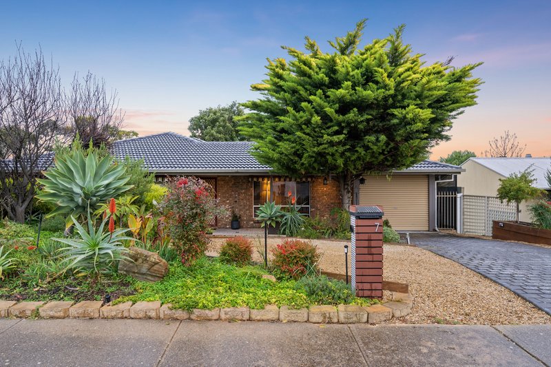 Photo - 7 Adam Road, Morphett Vale SA 5162 - Image 3