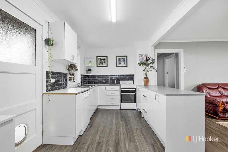 Photo - 7 Addison Street, Devonport TAS 7310 - Image 2