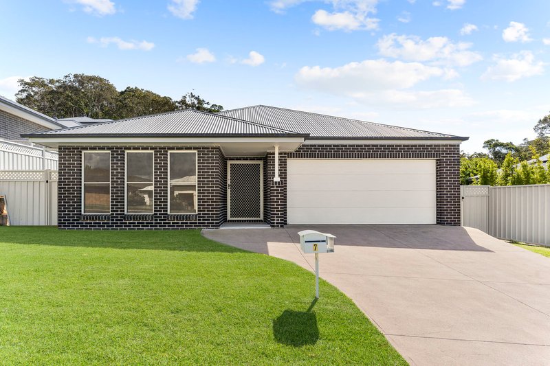 Photo - 7 Adele Avenue, Wadalba NSW 2259 - Image 1