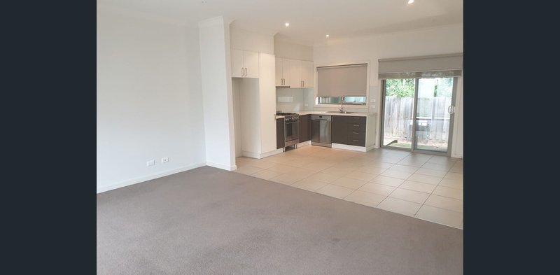 Photo - 7 Adriana Close, Mooroolbark VIC 3138 - Image 3