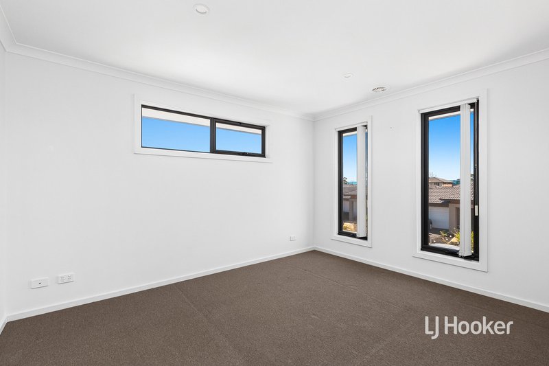 Photo - 7 Aesop Street, Point Cook VIC 3030 - Image 11