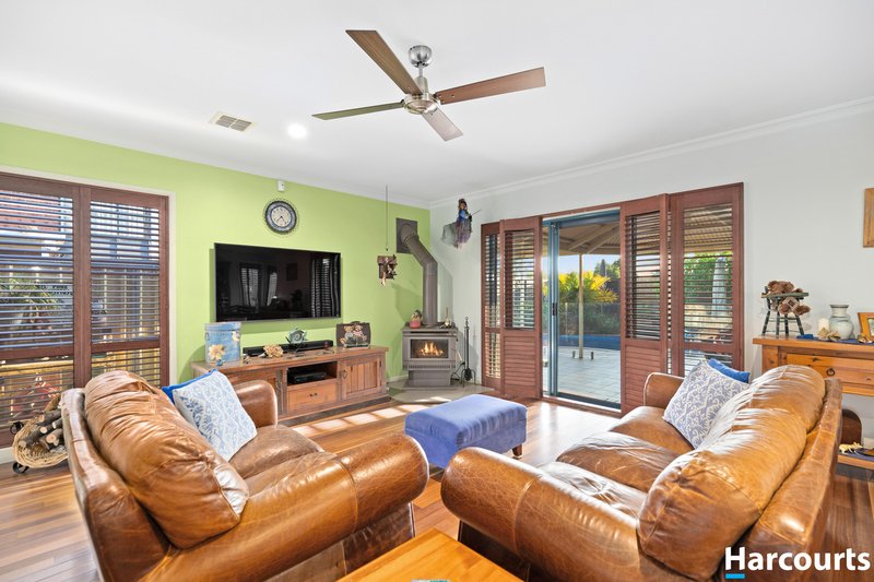 Photo - 7 Albatross Drive, Rowville VIC 3178 - Image 9