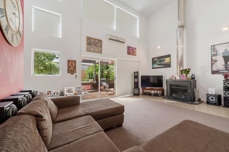 Photo - 7 Alma Lane, Caroline Springs VIC 3023 - Image 3